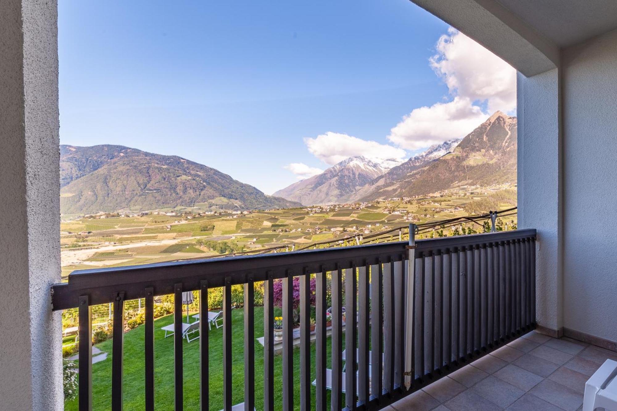 Hotel Tyrol Шена Екстериор снимка