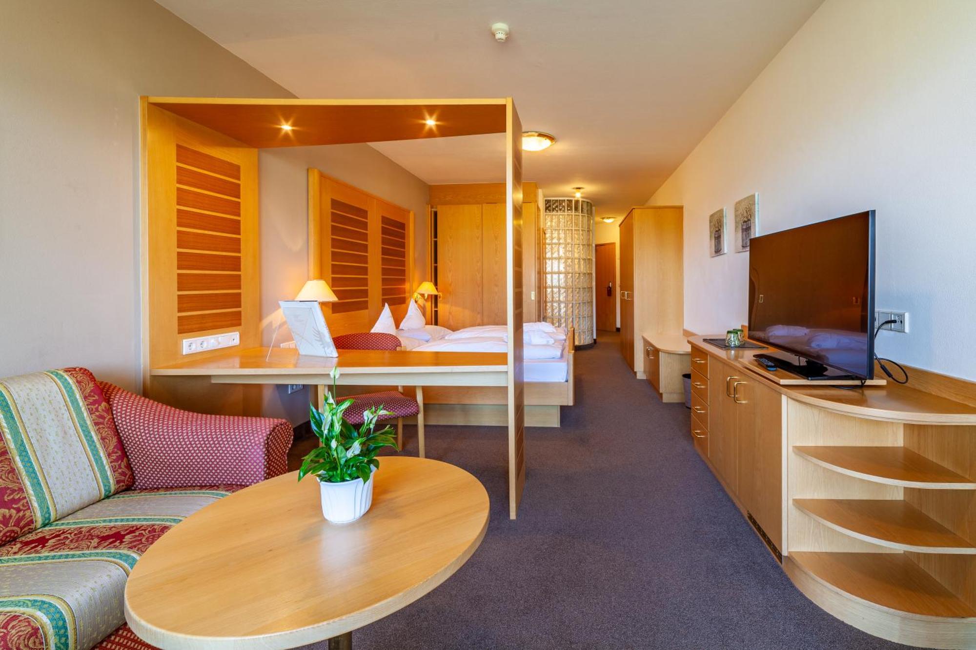 Hotel Tyrol Шена Екстериор снимка