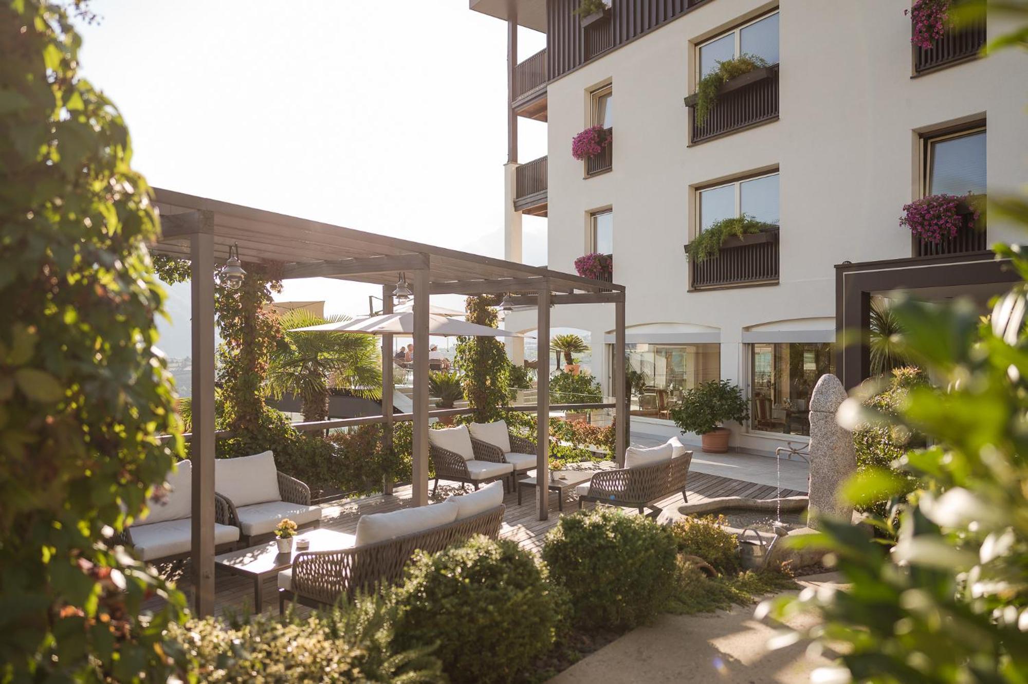 Hotel Tyrol Шена Екстериор снимка